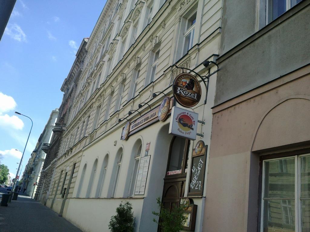 Apartment Slezska 58 Praha Ruang foto